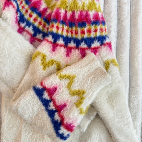 Colorful Patterned Sweater - Picture 3 of 3